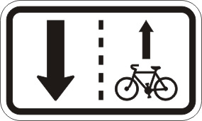 E12b - Vjezd cyklist v protismru povolen